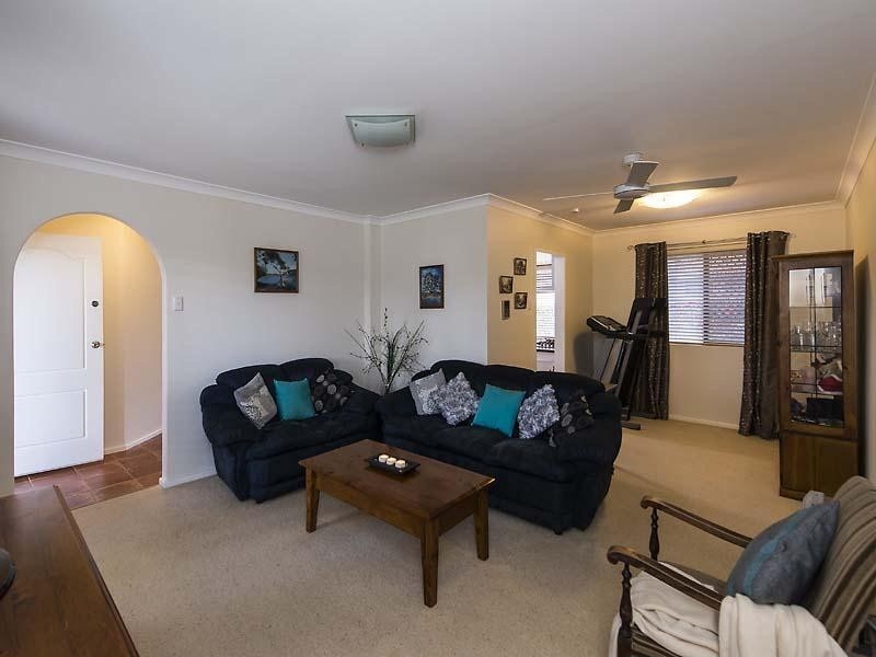 34 Inverness Circle, Camillo WA 6111