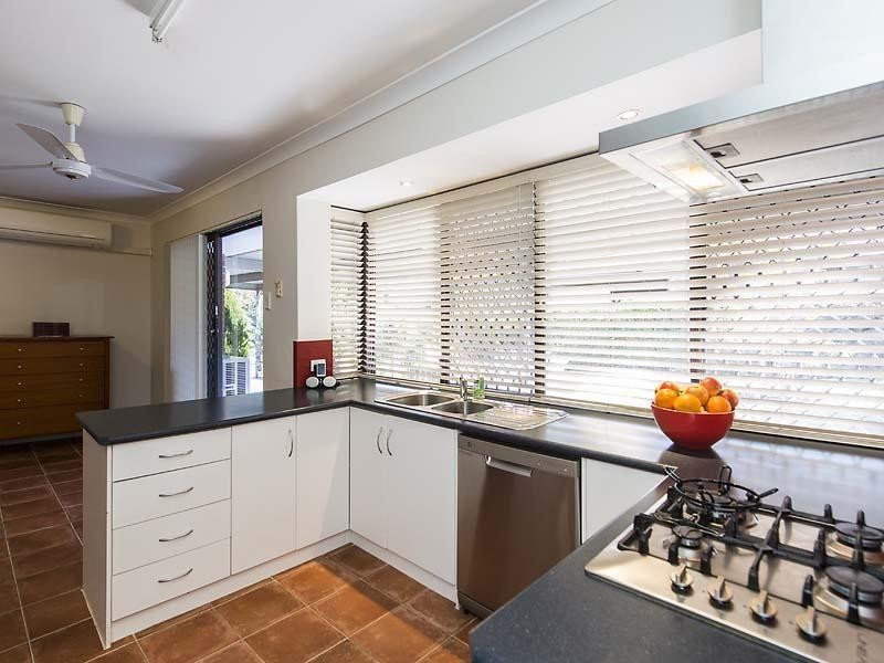 34 Inverness Circle, Camillo WA 6111