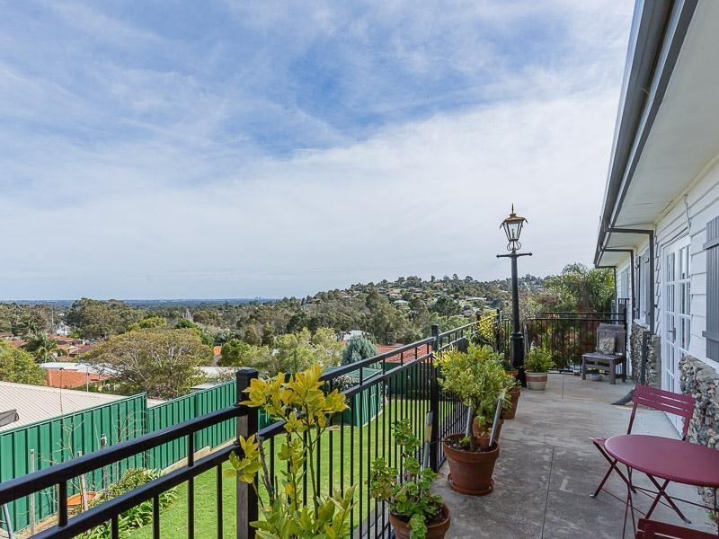 48 Amethyst Crescent, Mount Richon WA 6112