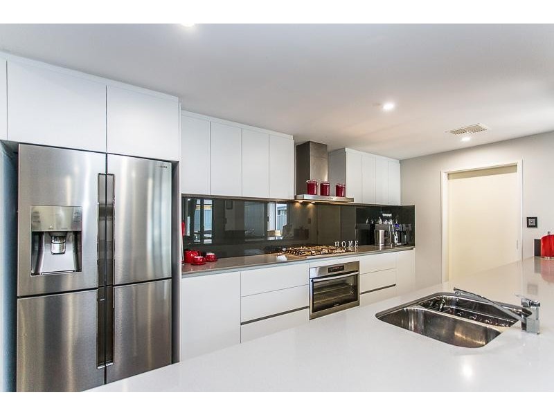 30 Wellman Avenue, Piara Waters WA 6112