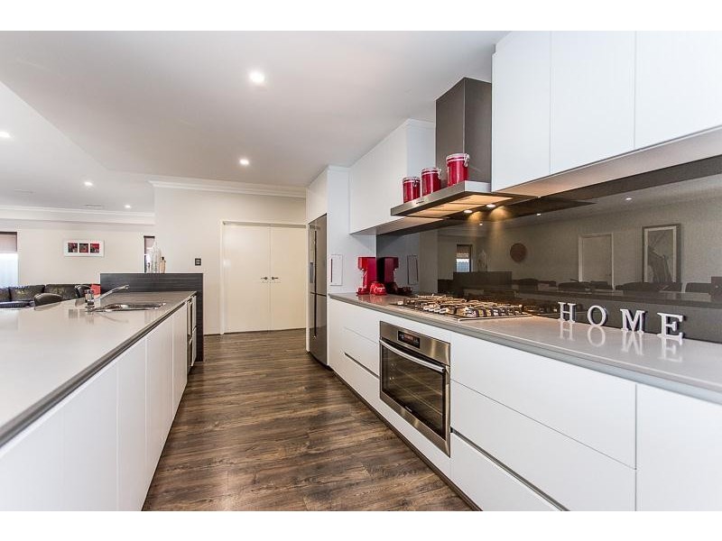 30 Wellman Avenue, Piara Waters WA 6112