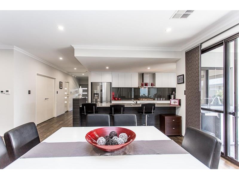 30 Wellman Avenue, Piara Waters WA 6112