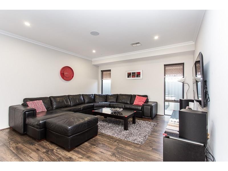 30 Wellman Avenue, Piara Waters WA 6112