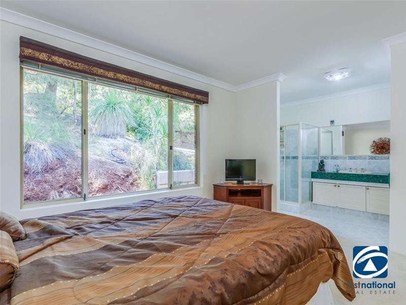 16 Rise Court, Mount Richon WA 6112