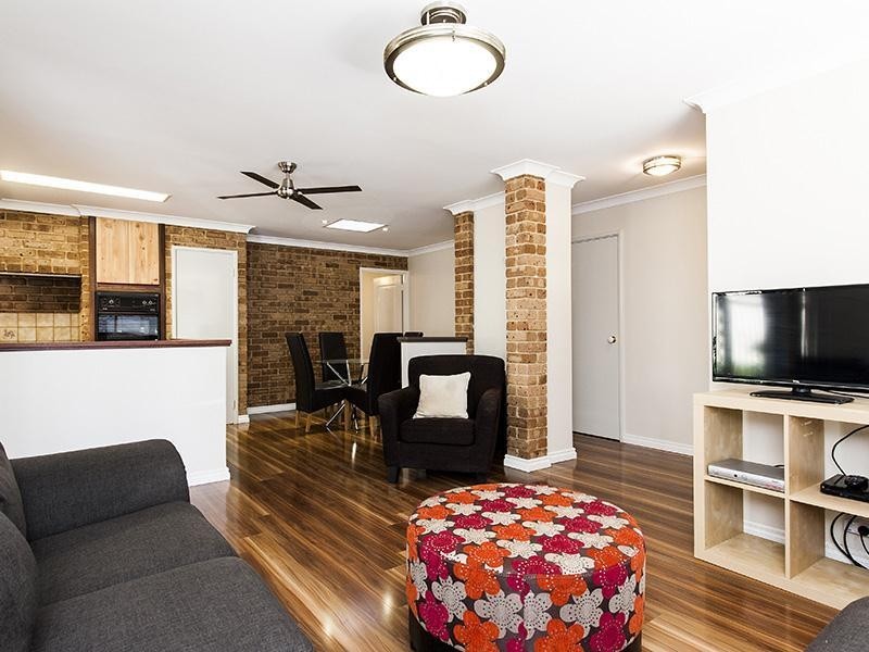 22 Guinivere Way, Camillo WA 6111