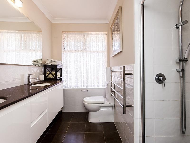 22 Guinivere Way, Camillo WA 6111