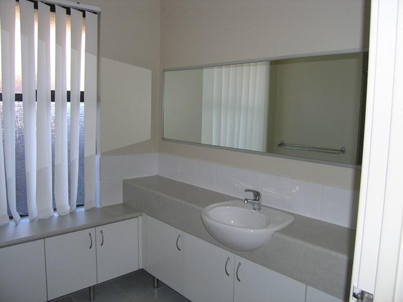 31 Eighth Road, Armadale WA 6112