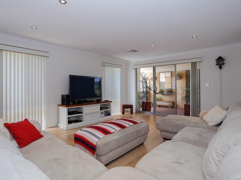 82 Verdant Crescent, Seville Grove WA 6112