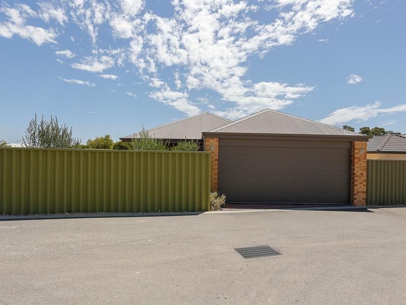 82 Verdant Crescent, Seville Grove WA 6112