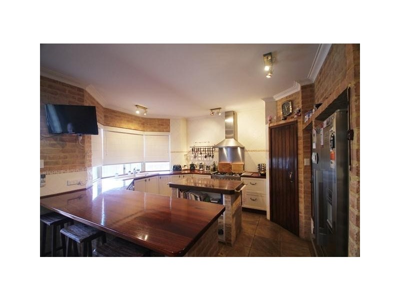 5 Binburra Way, Mount Nasura WA 6112