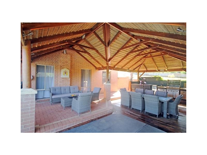 5 Binburra Way, Mount Nasura WA 6112