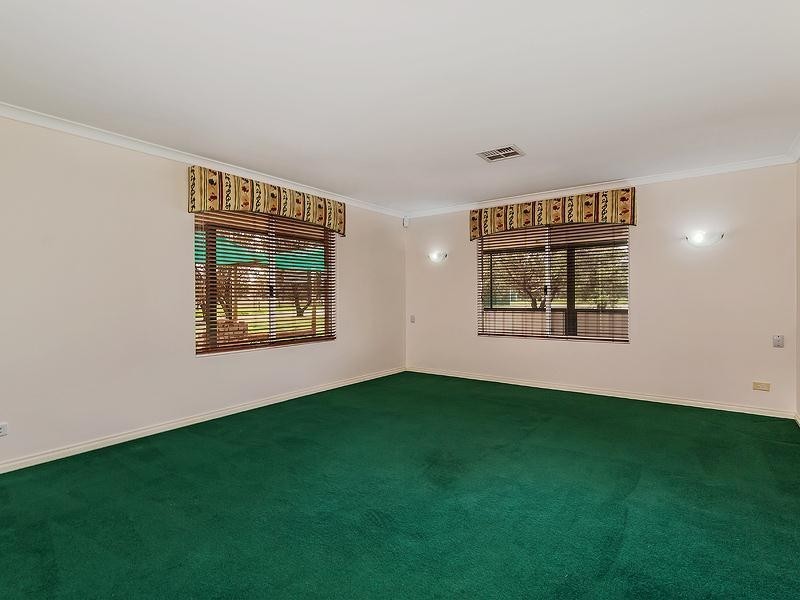 18 Meadows Way, Oakford WA 6121