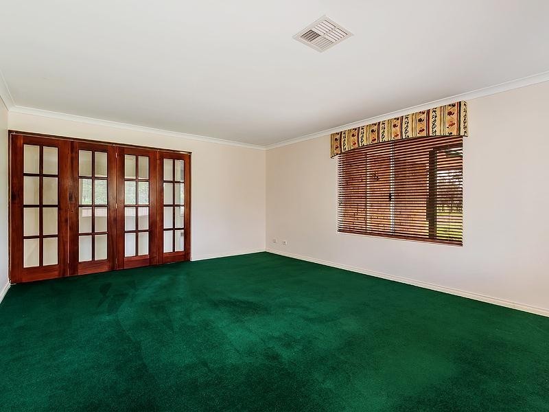 18 Meadows Way, Oakford WA 6121