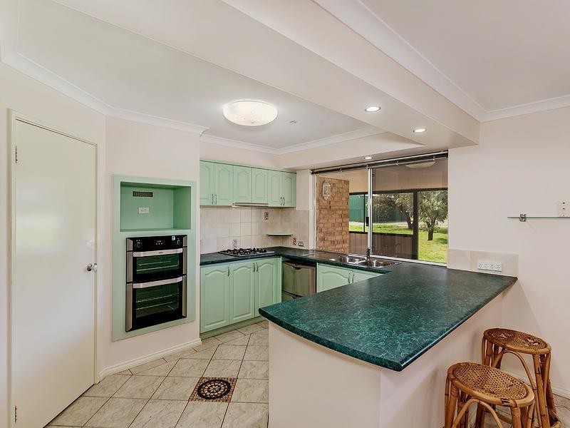 18 Meadows Way, Oakford WA 6121