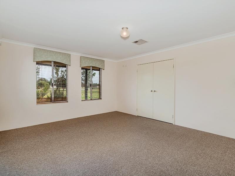 18 Meadows Way, Oakford WA 6121