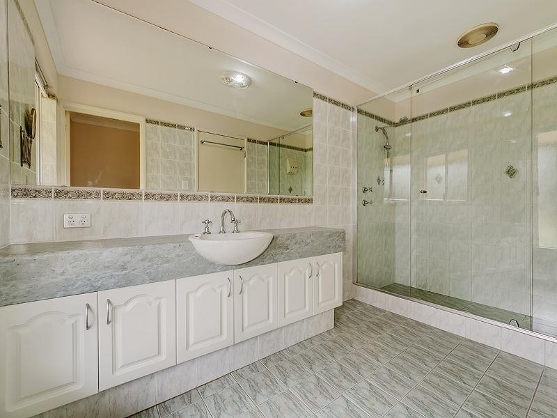 18 Meadows Way, Oakford WA 6121