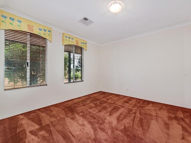 18 Meadows Way, Oakford WA 6121