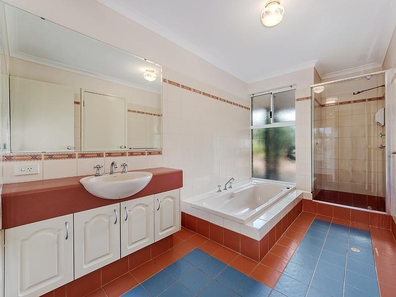 18 Meadows Way, Oakford WA 6121