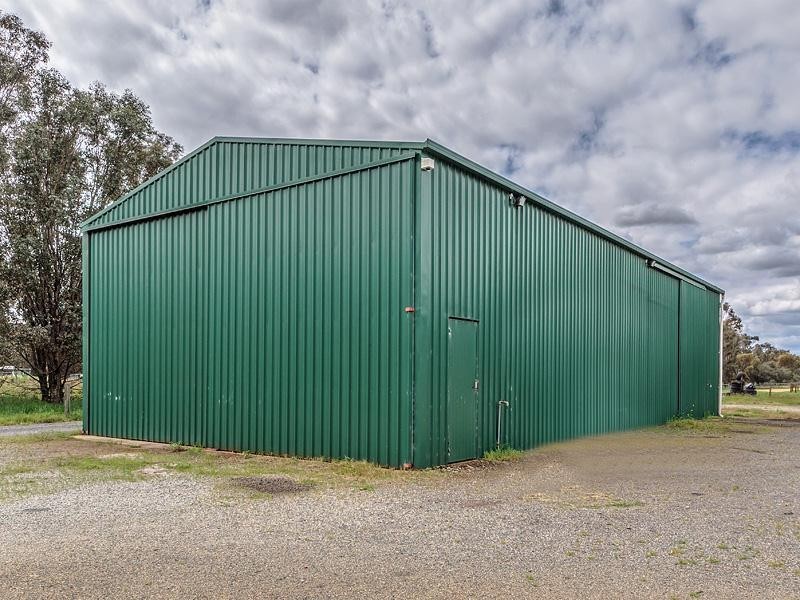 18 Meadows Way, Oakford WA 6121