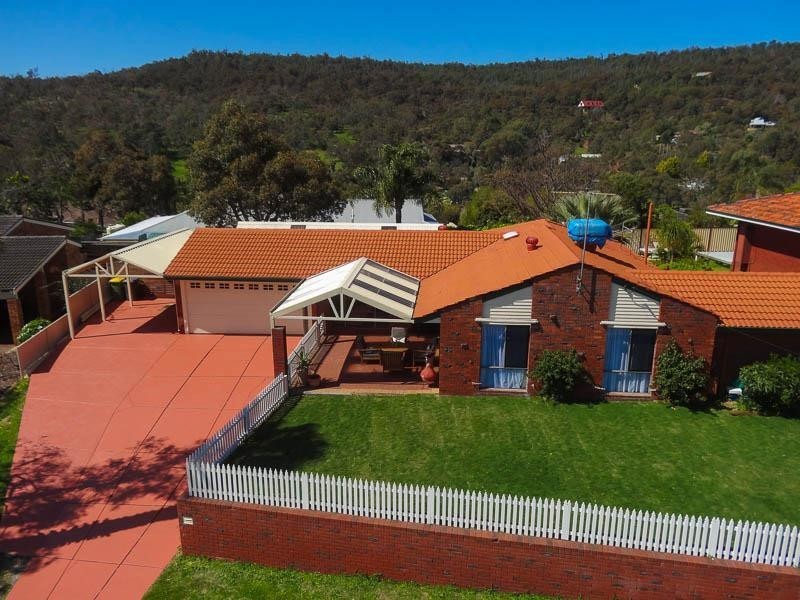 17 Emerald Place, Mount Richon WA 6112