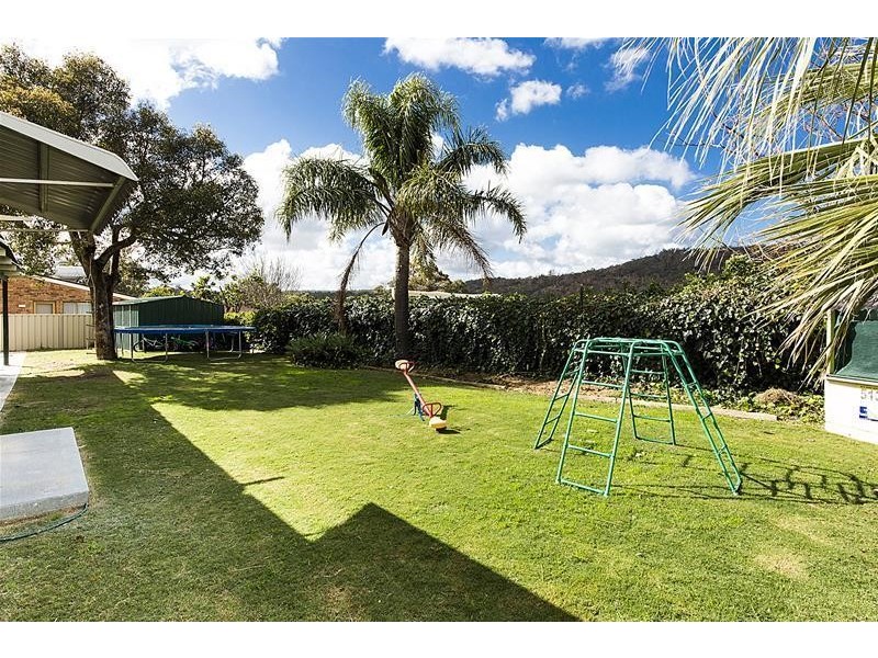 17 Emerald Place, Mount Richon WA 6112