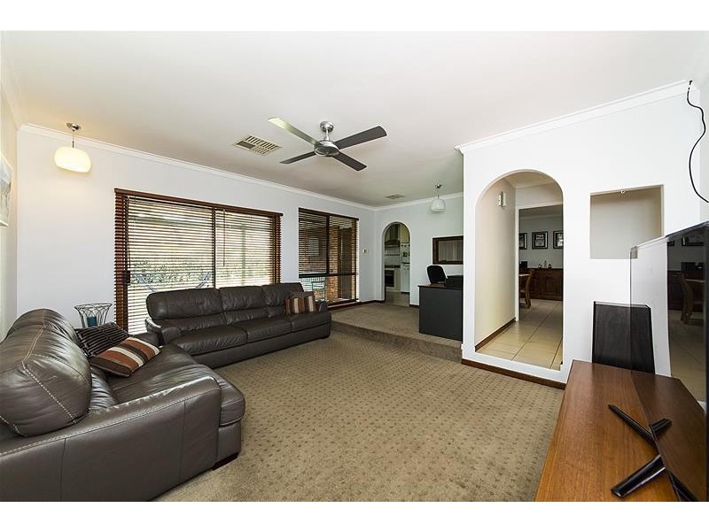 17 Emerald Place, Mount Richon WA 6112