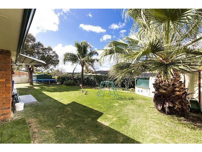 17 Emerald Place, Mount Richon WA 6112