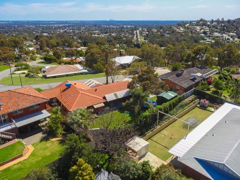 17 Emerald Place, Mount Richon WA 6112