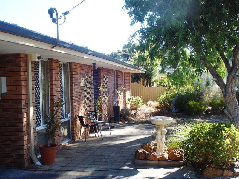 4 Greenwood Court, Kelmscott WA 6111