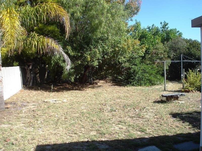 4 Greenwood Court, Kelmscott WA 6111