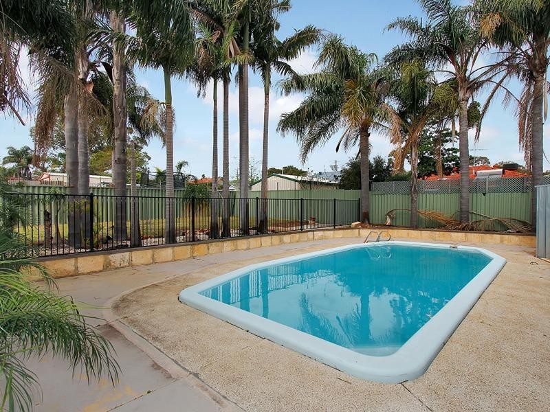 4 Clark Way, Orelia WA 6167