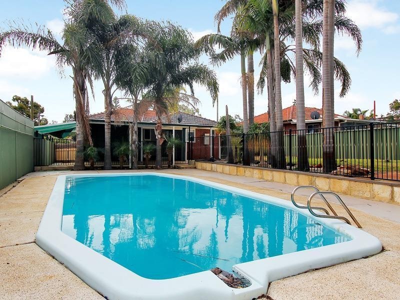 4 Clark Way, Orelia WA 6167