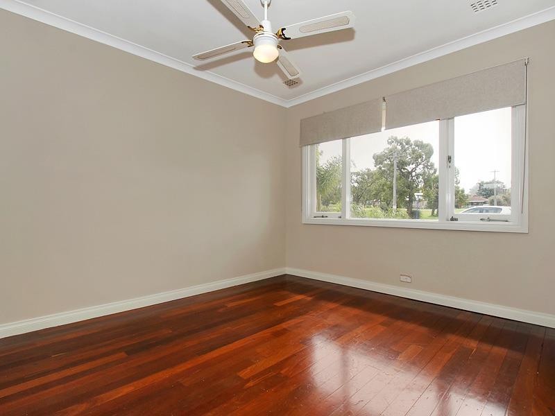 4 Clark Way, Orelia WA 6167