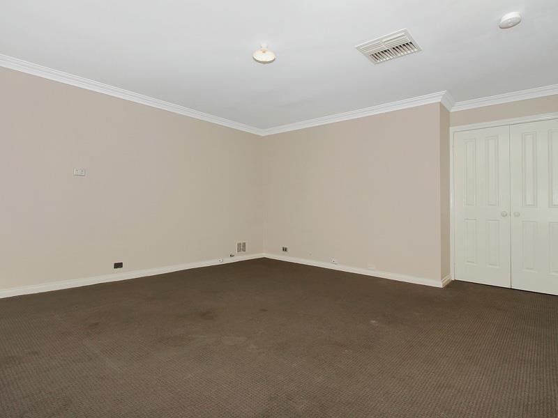 4 Clark Way, Orelia WA 6167