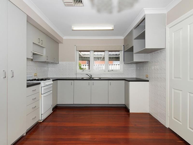 4 Clark Way, Orelia WA 6167