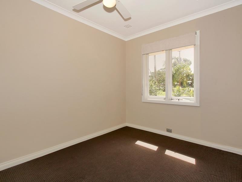 4 Clark Way, Orelia WA 6167