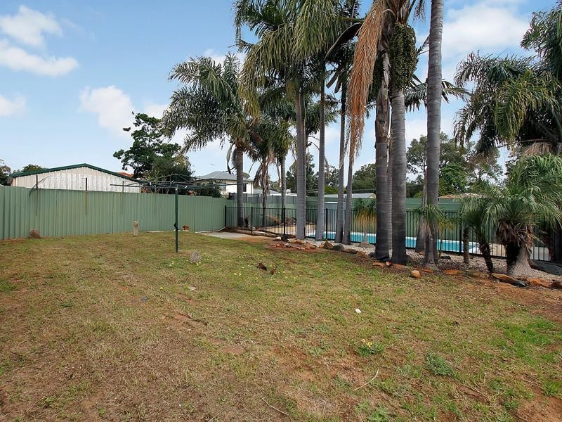 4 Clark Way, Orelia WA 6167