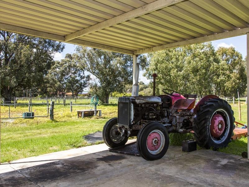 197 Blair Road, Oakford WA 6121