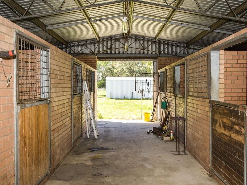 197 Blair Road, Oakford WA 6121