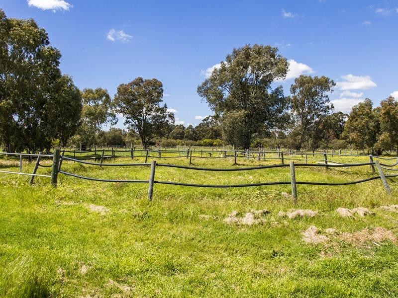 197 Blair Road, Oakford WA 6121