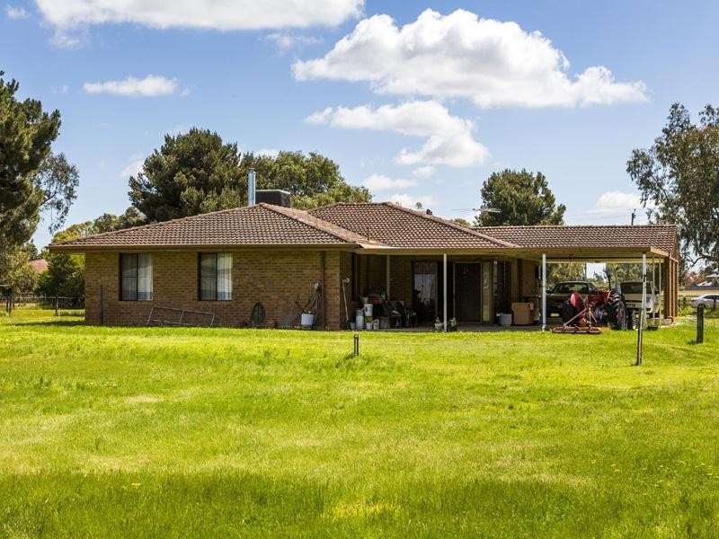 197 Blair Road, Oakford WA 6121