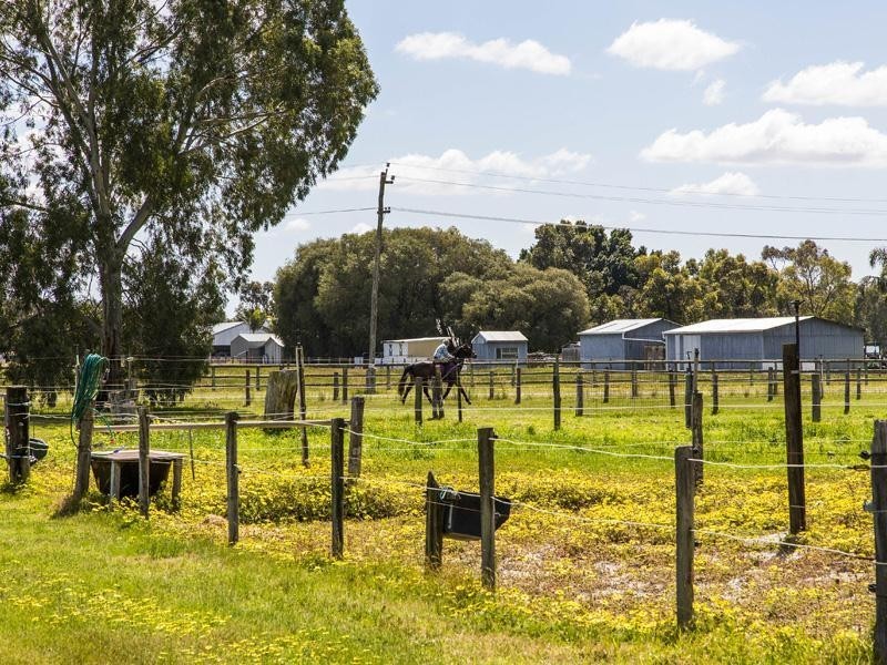 197 Blair Road, Oakford WA 6121