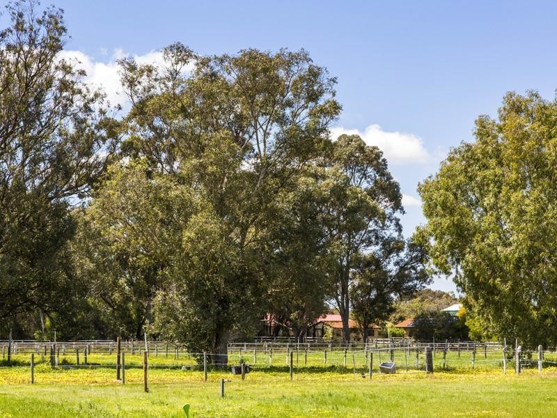 197 Blair Road, Oakford WA 6121