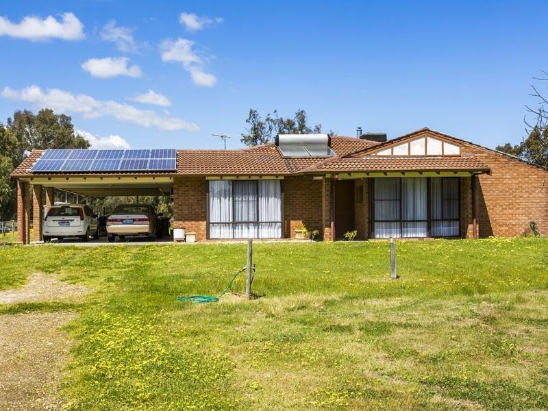 197 Blair Road, Oakford WA 6121