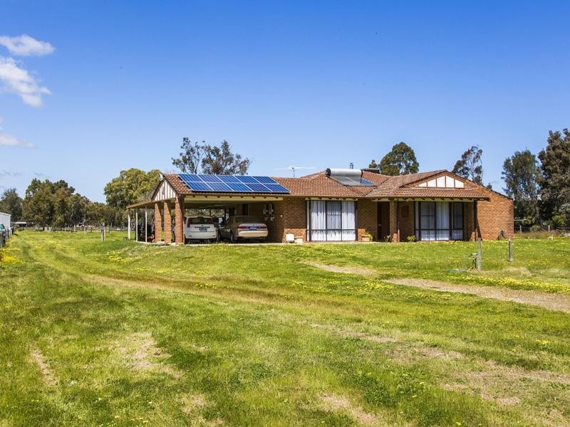 197 Blair Road, Oakford WA 6121