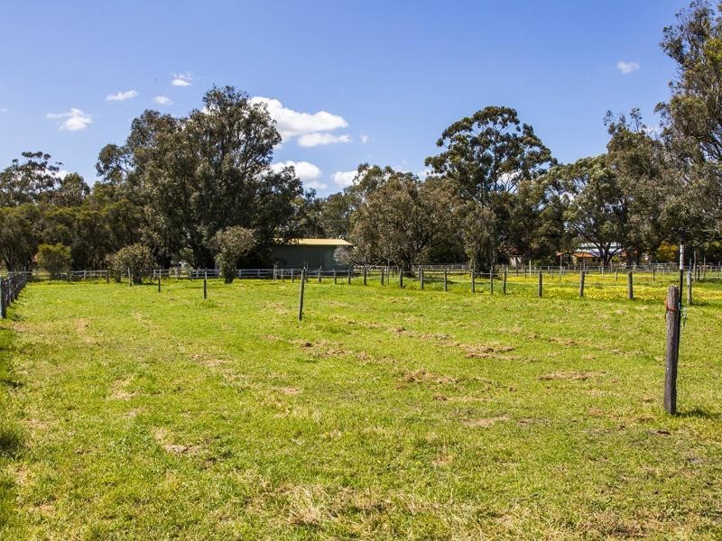 197 Blair Road, Oakford WA 6121