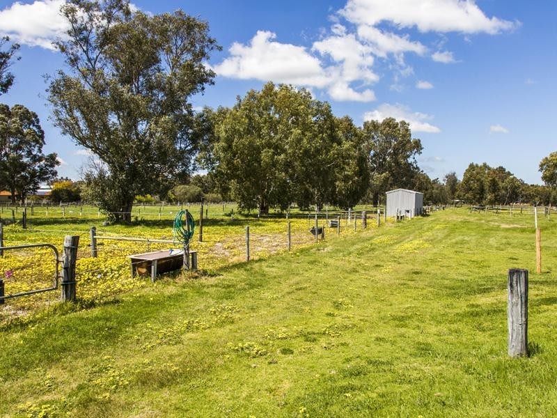 197 Blair Road, Oakford WA 6121