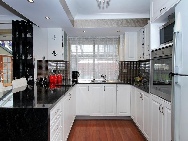 74 Ravenscroft Way, Kelmscott WA 6111