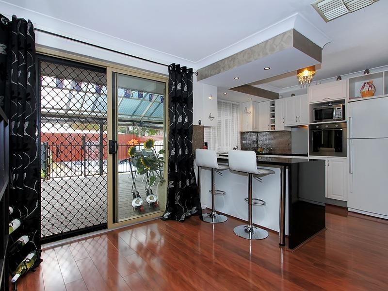 74 Ravenscroft Way, Kelmscott WA 6111