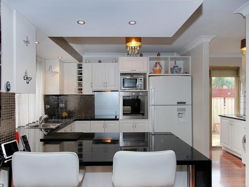 74 Ravenscroft Way, Kelmscott WA 6111